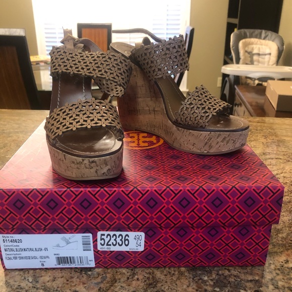 Beautiful Tory Burch Sandals barely worn! - Picture 3 of 3